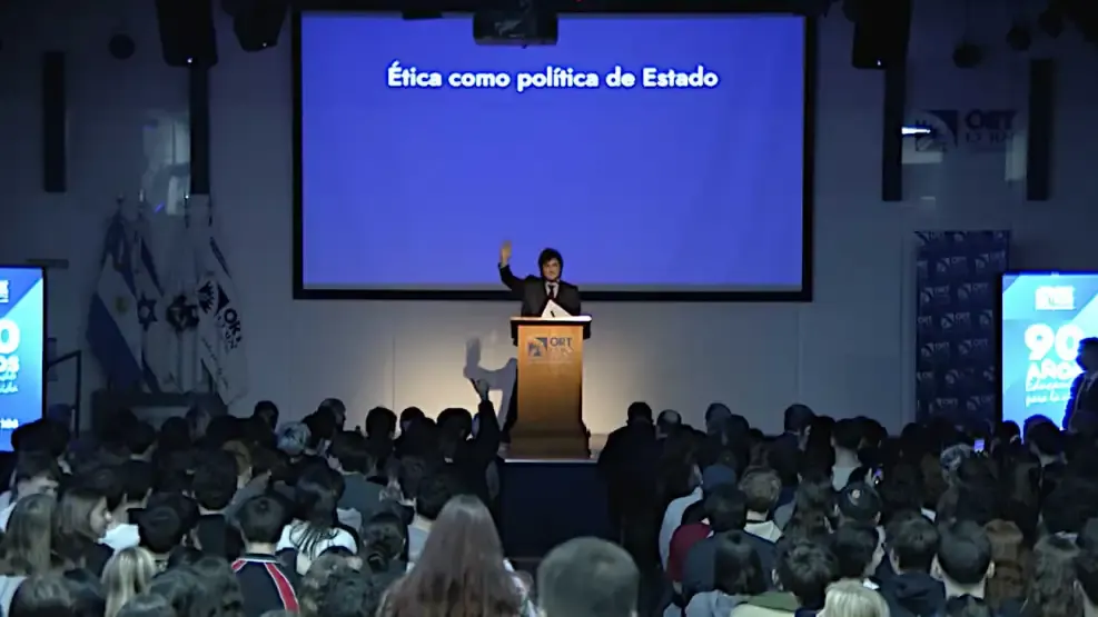 Milei arengó los abucheos contra la prensa y volvió a cargar contra el periodismo