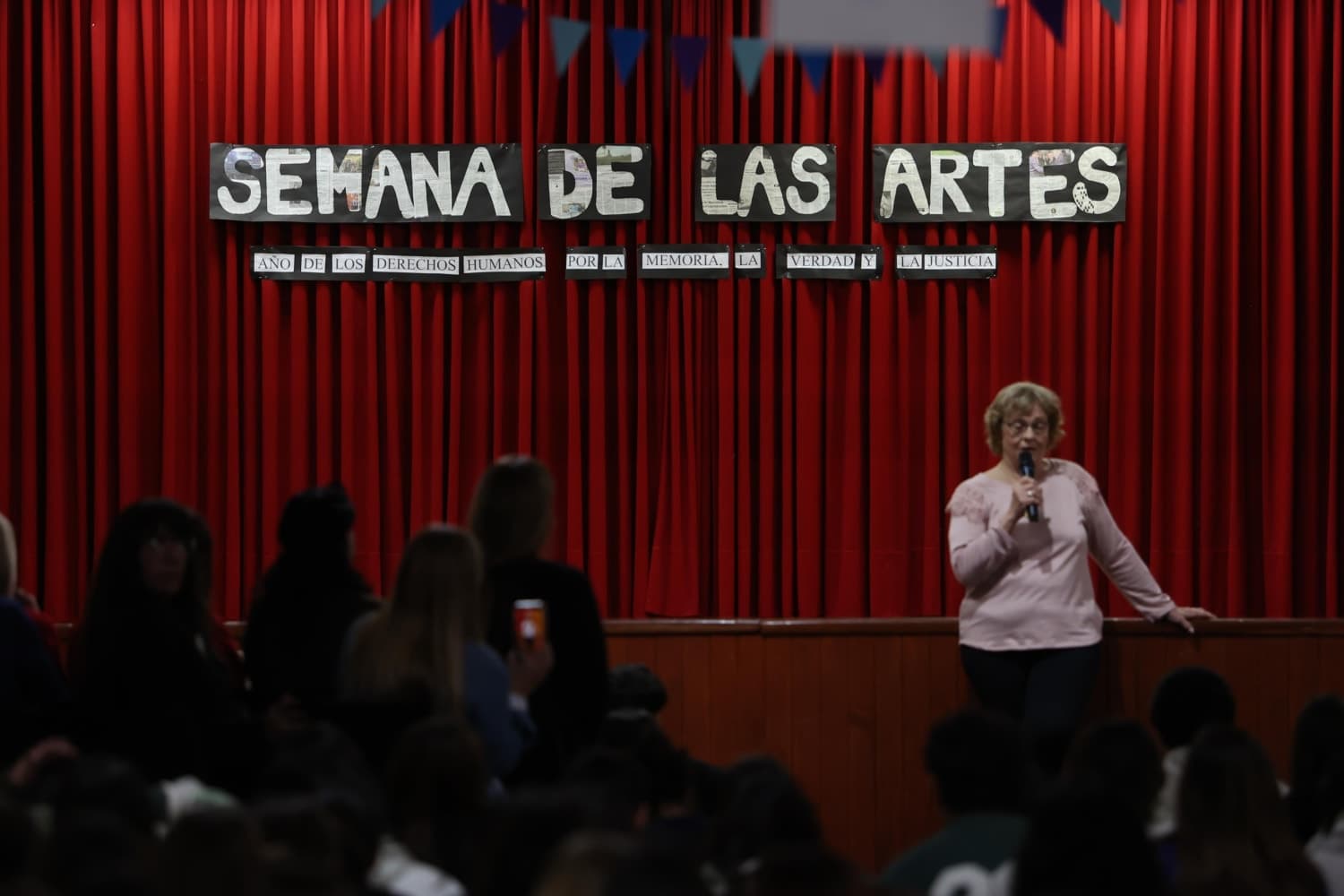 La Secundaria 2 colocó una baldosa en memoria de Horacio Félix Bertolhet