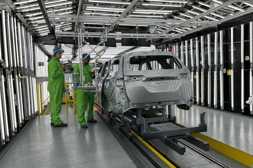 La producción automotriz cayó 15,6% interanual en septiembre y crecieron las exportaciones