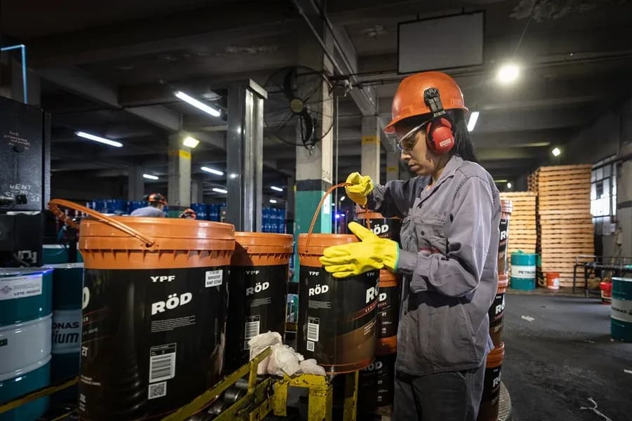 La industria creció 1,9% en agosto, pero sigue por debajo del nivel de 2025