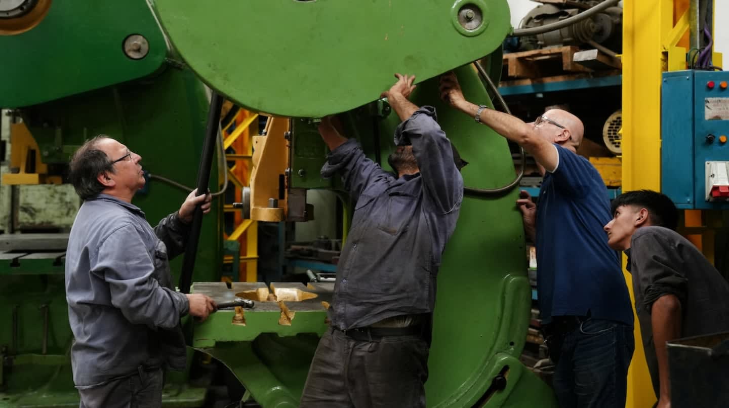 La actividad económica cayó 1,7% interanual en agosto y subió 0,1% frente a julio